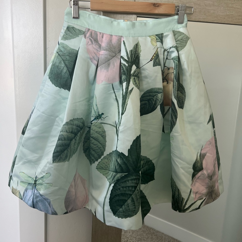 TED BAKER Distinguishing Rose Pleat Skirt in Mint